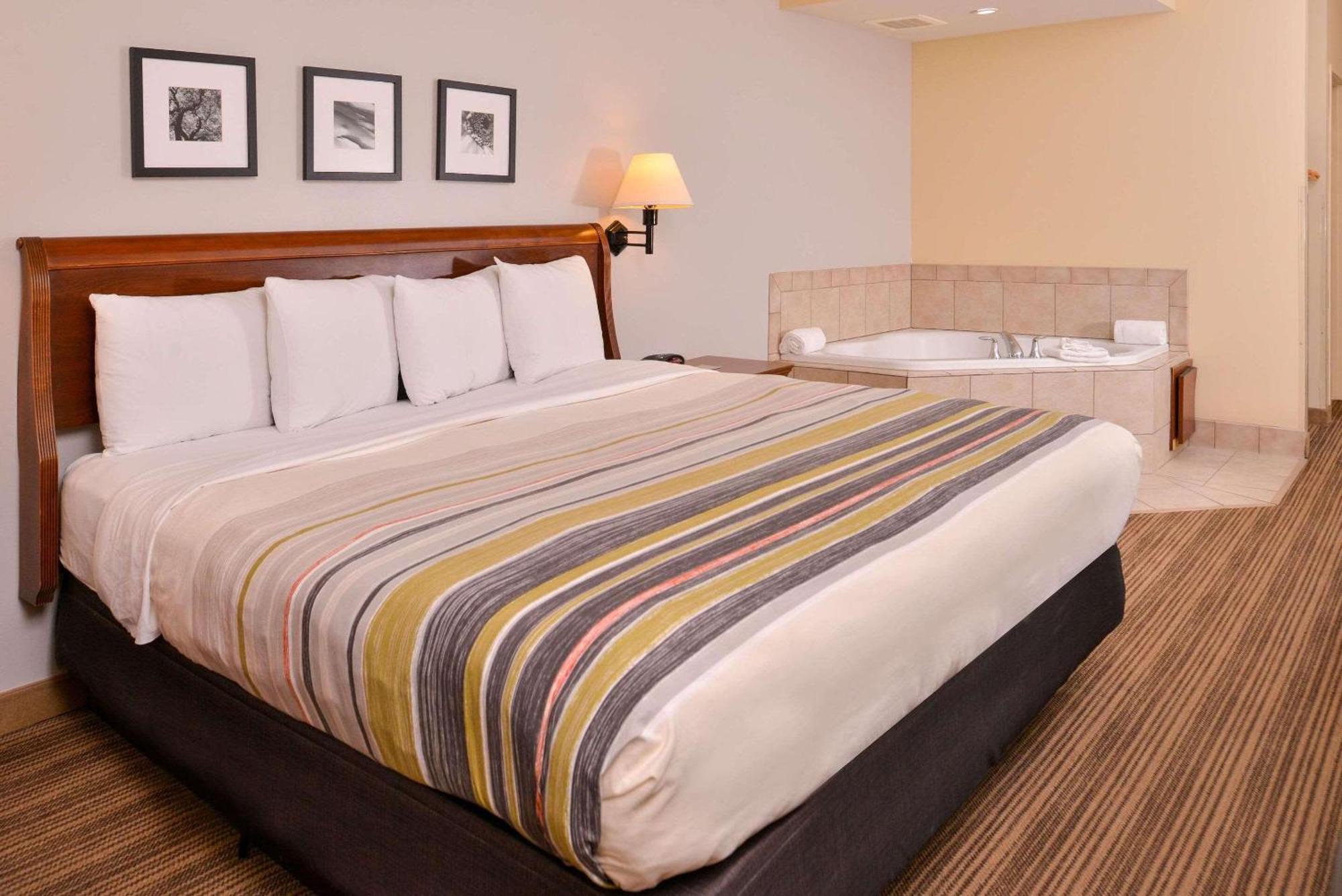 Hotel Country & By Radisson, Airport, Ia 3*