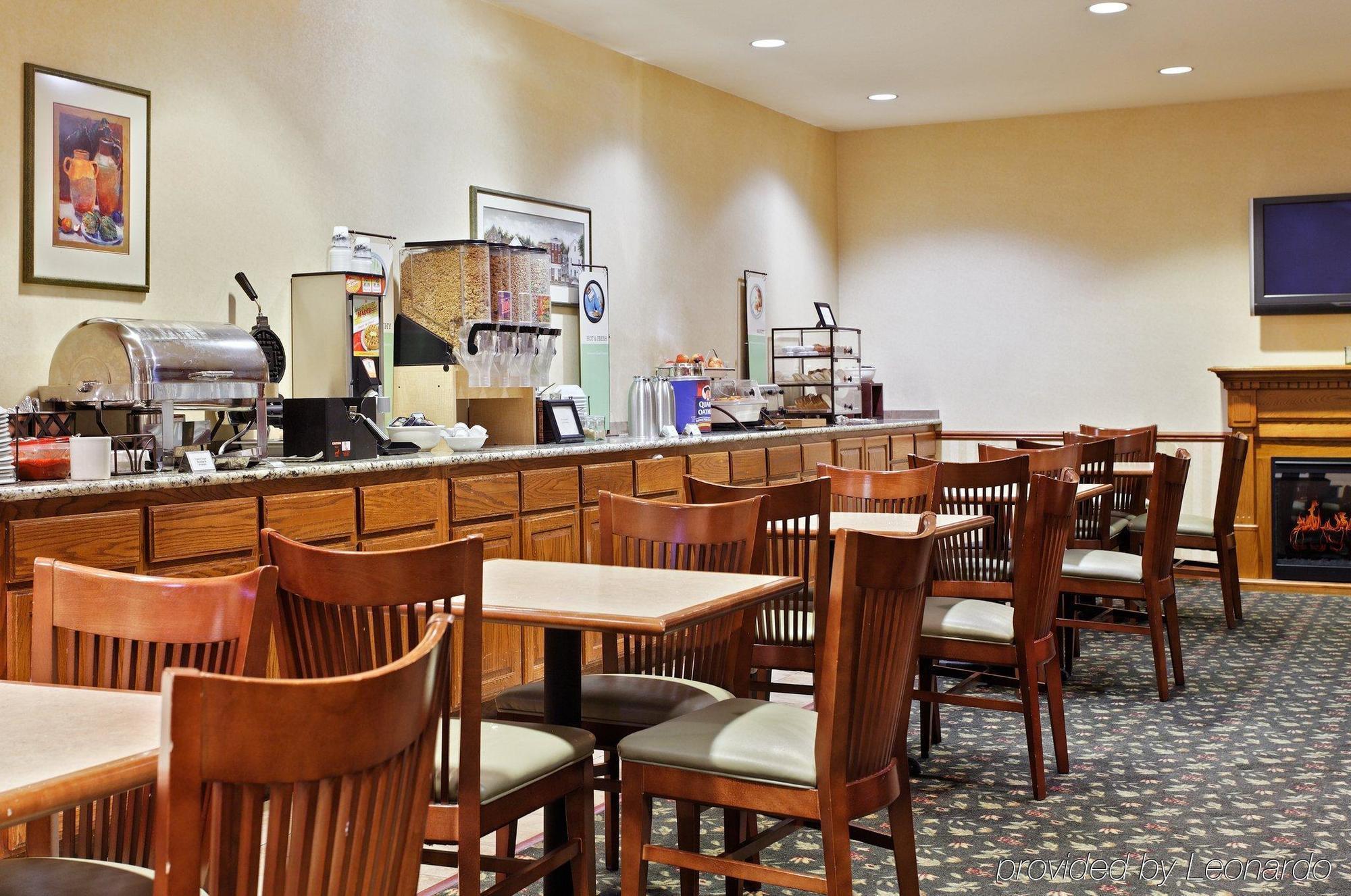 Hotel Country & By Radisson, Airport, Ia 3*