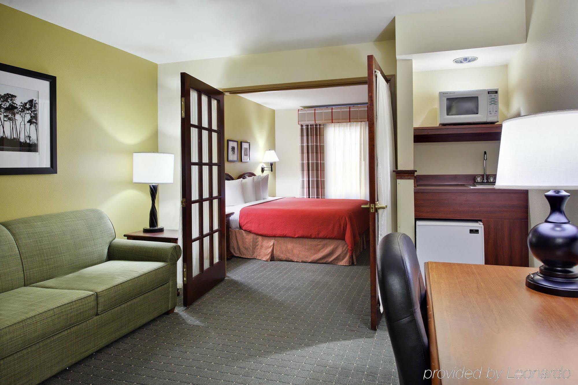 Country & By Radisson, Airport, Ia Omaha
